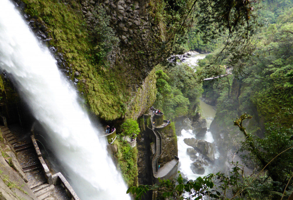 Wasserfall Pailon del Diablo bei Baños