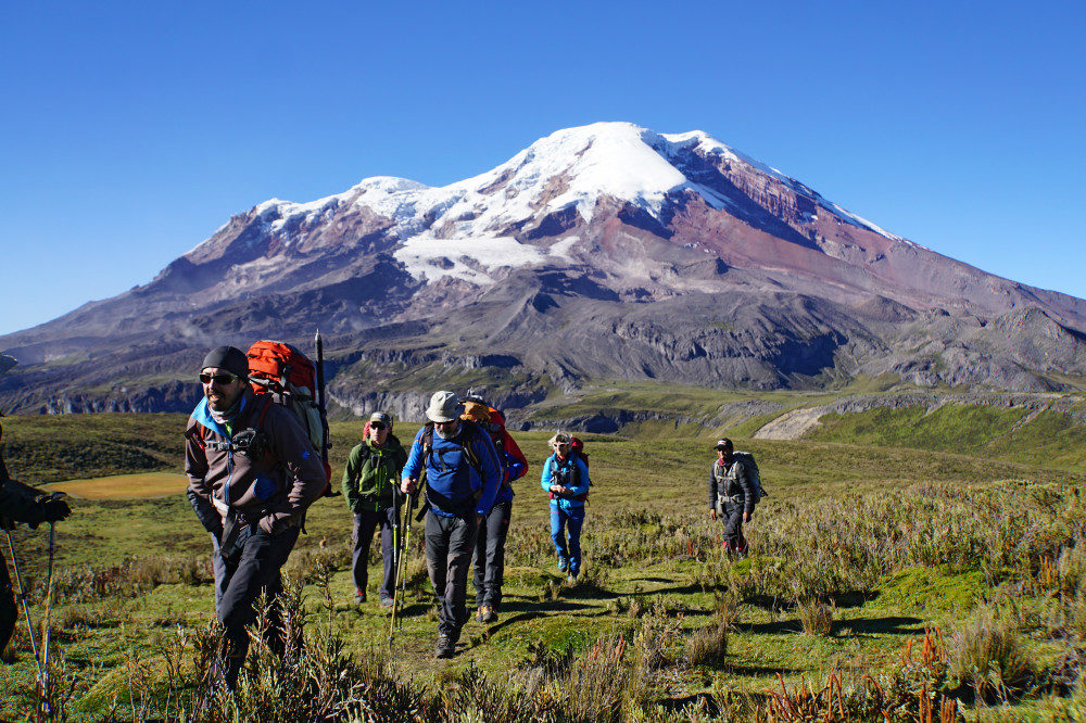 Weg zum Carihuayrazo mit Traumblick zum Chimborazo